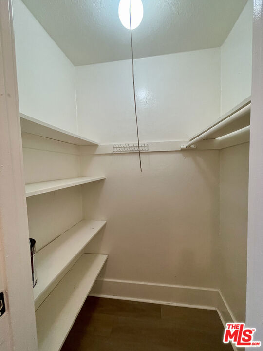 223 Lake Shore Terrace, Los Angeles CA: https://media.crmls.org/mediaz/08a5d6d9-60d8-4403-b2f4-4b12731ba264.jpg