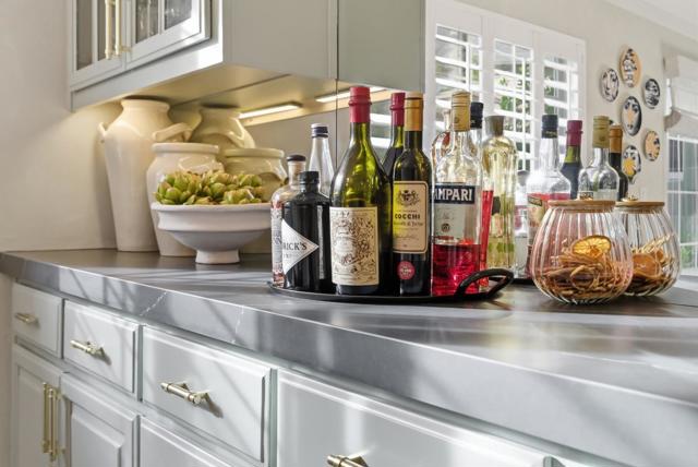 20 Willow Road, Menlo Park CA: https://media.crmls.org/mediaz/08a5e858-3803-4a48-b253-5908d5f7d1d4.jpg