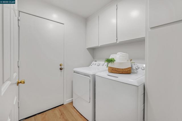 422 Sutton Cir, Danville CA: https://media.crmls.org/mediaz/08a5ec09-7be0-4c83-a54a-fa8b89525728.jpg