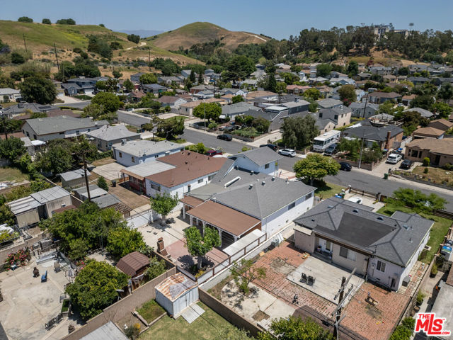 2101 N Almadale Avenue, Los Angeles CA: https://media.crmls.org/mediaz/08a60434-3305-4c58-9e35-133725181680.jpg