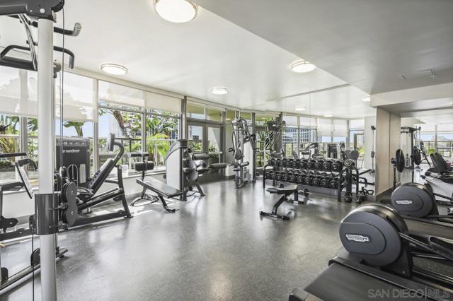 700 W E St, San Diego CA: https://media.crmls.org/mediaz/08a641ed-64fc-420e-8fab-3e5b9513cbff.jpg