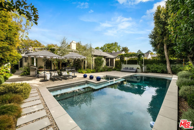 13109 Valley Vista Boulevard, Studio City CA: https://media.crmls.org/mediaz/08a683f7-1787-478a-ba3a-3ab8ca11e09a.jpg