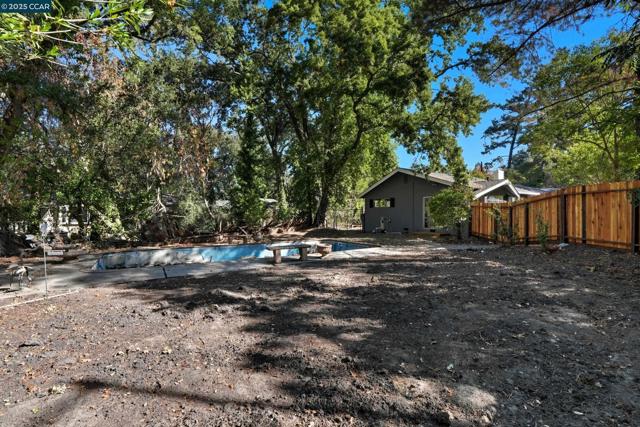 1016 Stone Valley Rd, Alamo CA: https://media.crmls.org/mediaz/08a73891-07a7-4403-ac21-4177c0bf9ba6.jpg