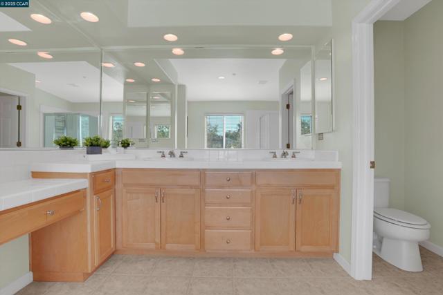 2121 Bluffs Dr, Livermore CA: https://media.crmls.org/mediaz/08a74c60-910a-4166-96ea-07813fd64fda.jpg