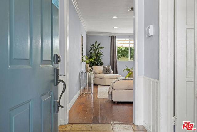 8136 Genesta Avenue, Lake Balboa CA: https://media.crmls.org/mediaz/08a77f09-9843-4fc8-afa0-a40449032409.jpg