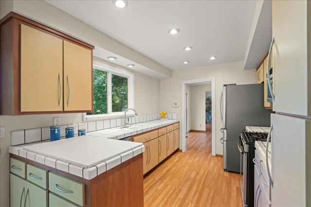 878 Hillcrest Drive, Redwood City CA: https://media.crmls.org/mediaz/08a782df-b3f4-4ba1-a793-0b022d9afbee.jpg