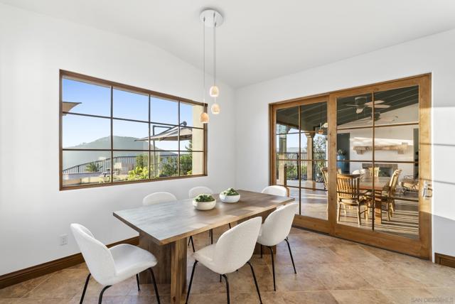 7778 Camino Sin Puente, Rancho Santa Fe CA: https://media.crmls.org/mediaz/08a7a725-f021-47dd-ae41-627908b2bfc1.jpg