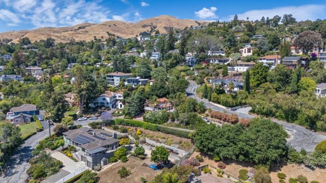 10981 Edgemont Drive, San Jose CA: https://media.crmls.org/mediaz/08a7fee1-d60b-4355-9a67-1a87421cf0e1.jpg
