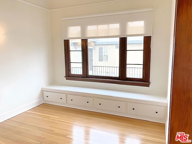 25 Falcon Avenue, Long Beach CA: https://media.crmls.org/mediaz/08a8d31c-f2ef-4dcb-9164-698feb06b4e2.jpg
