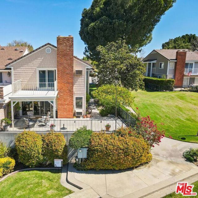 32134 Beachlake Lane, Westlake Village CA: https://media.crmls.org/mediaz/08a8ef86-0472-44d7-a95f-e001450dd5ff.jpg