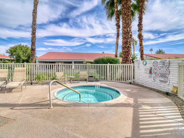 171 Winterhaven Circle, Palm Desert CA: https://media.crmls.org/mediaz/08a9aa74-9bae-4cb3-9025-3e21f934930e.jpg