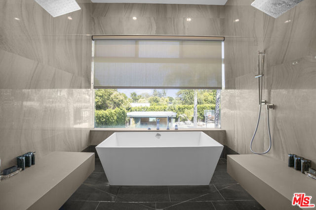 5304 Louise Avenue, Encino CA: https://media.crmls.org/mediaz/08aa01d1-0798-4238-9b7b-4750cc680947.jpg
