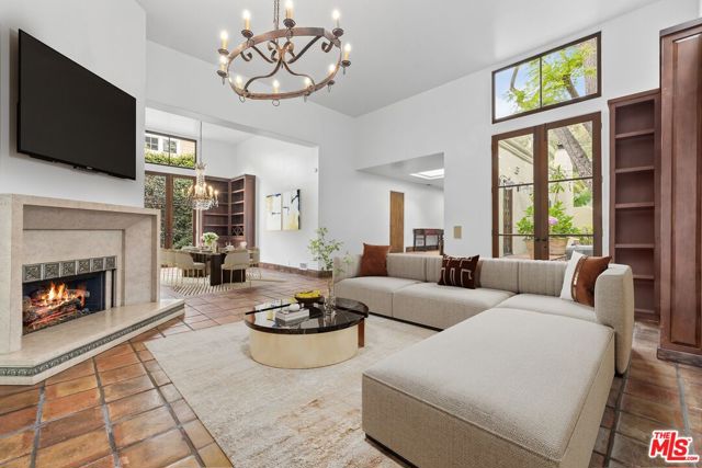 1017 S Gretna Green Way, Los Angeles CA: https://media.crmls.org/mediaz/08aa9f27-f6bf-437a-be2d-f9cde387b914.jpg