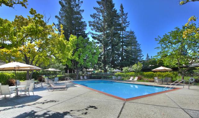 4 Bay Tree Lane, Los Altos CA: https://media.crmls.org/mediaz/08aaa190-2ba2-4faa-b2ec-16dd9a0bfaa4.jpg