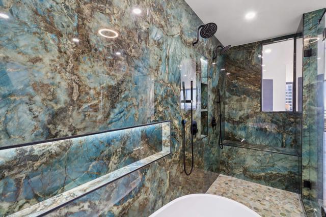 700 Front St, San Diego CA: https://media.crmls.org/mediaz/08ab580c-38bf-4fde-af75-18329438e940.jpg