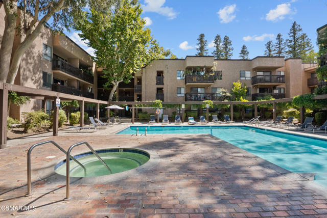 22100 Burbank Boulevard, Woodland Hills CA: https://media.crmls.org/mediaz/08ab65a2-e1a7-4160-b630-74f39ed3abcc.jpg