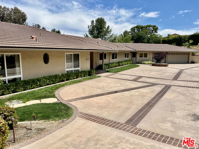 35 PINECREST Road photo 1