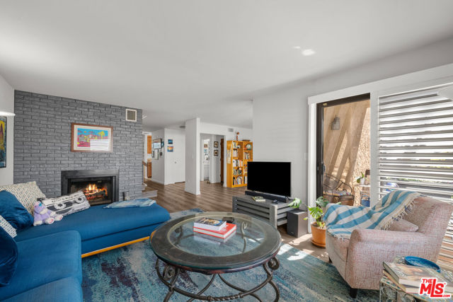 712 Vallejo Villas, Los Angeles CA: https://media.crmls.org/mediaz/08ab9b4c-61f8-48c0-8081-34b32b247af6.jpg
