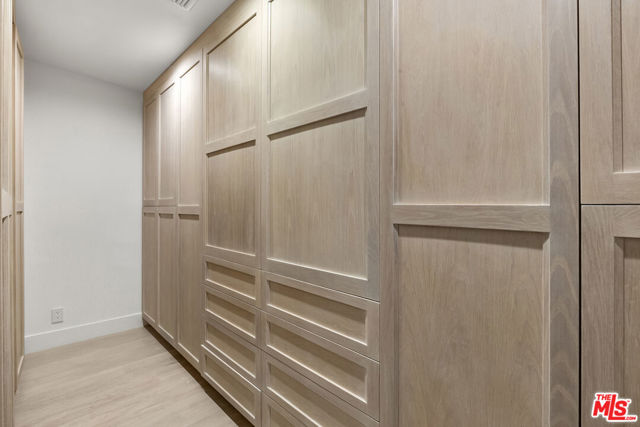 4423 Bergamo Drive, Encino CA: https://media.crmls.org/mediaz/08abda2d-219f-4e62-883e-0214e84ae4c7.jpg