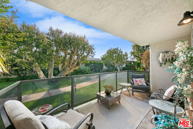 6789 Seawatch Lane, Malibu CA: https://media.crmls.org/mediaz/08ac55a3-6f1b-4383-b35c-7a05110cda5c.jpg