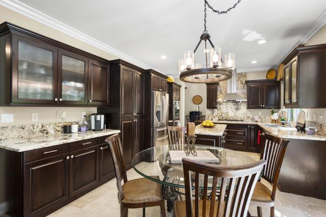 Detail Gallery Image 8 of 54 For 2408 Green River Dr, Chula Vista,  CA 91915 - 4 Beds | 3 Baths