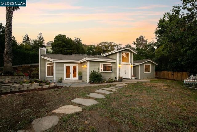 2 Deer field, Walnut Creek CA: https://media.crmls.org/mediaz/08ad2ee1-7dbf-42bc-a5fd-5c9c91822f50.jpg