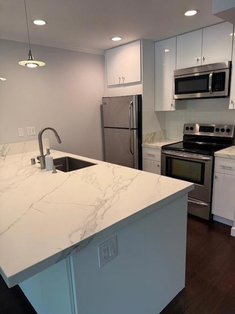 3295 La Mesa Drive, San Carlos CA: https://media.crmls.org/mediaz/08ad3113-f685-4168-b8af-ff2398fffd93.jpg
