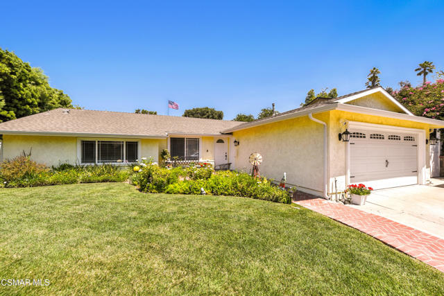 2063 Woodglen Street, Simi Valley CA: https://media.crmls.org/mediaz/08ad92fb-445c-4192-a9d5-2f3fdf931416.jpg