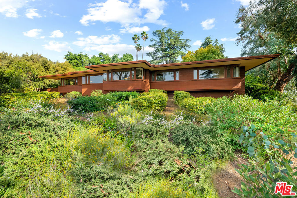 1915 Country Club Drive