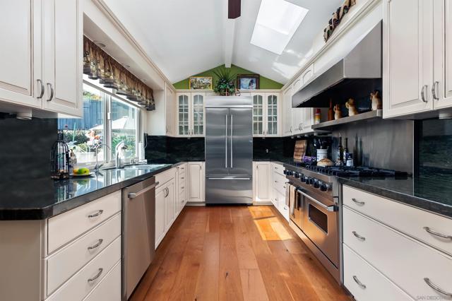 4044 Via del Conquistador, San Diego CA: https://media.crmls.org/mediaz/08b073ad-6cb3-45f4-89b1-c44e3b4c3878.jpg