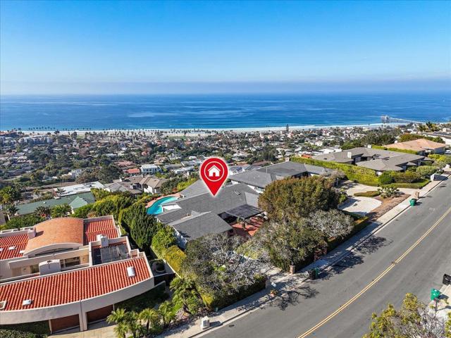 8294 Prestwick Dr, La Jolla CA: https://media.crmls.org/mediaz/08b09582-be66-426a-b787-fab2ae5d2c82.jpg