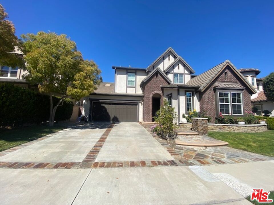 1931 W Meadowbrook Drive