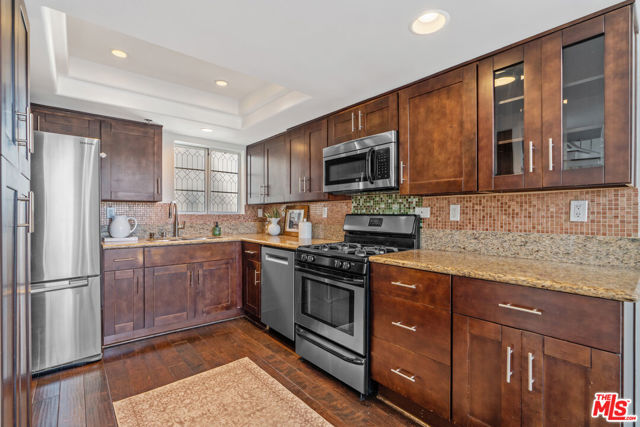 3743 S Canfield Avenue, Los Angeles CA: https://media.crmls.org/mediaz/08b11a6f-8c5f-40f4-a66f-b7f28cbd5daf.jpg