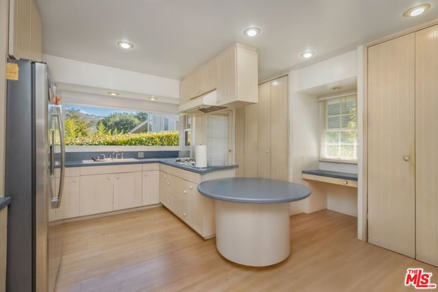 12146 Travis Street, Los Angeles CA: https://media.crmls.org/mediaz/08b17df2-9073-4c5c-8347-9d223eb30084.jpg