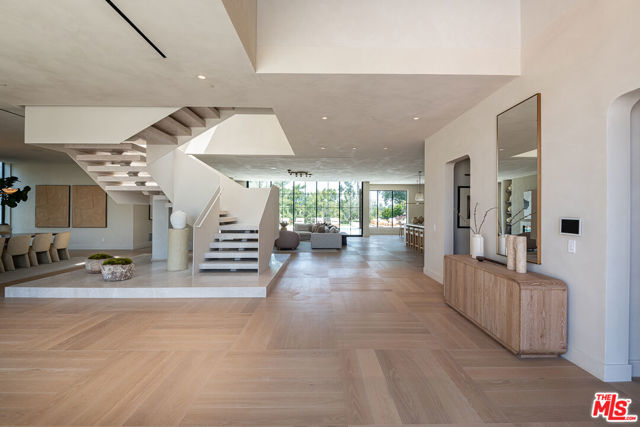 24172 Lupin Hill Road, Hidden Hills CA: https://media.crmls.org/mediaz/08b1f8a4-a9a5-4997-bec7-95f850303479.jpg