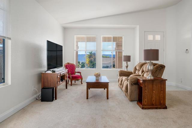 Detail Gallery Image 16 of 48 For 1 Corte Rossa, Lake Elsinore,  CA 92532 - 4 Beds | 2/1 Baths