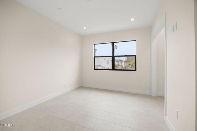 1194 Kingston Lane, Ventura CA: https://media.crmls.org/mediaz/08b25972-8f5e-4b61-a11a-be619c6e3bd4.jpg