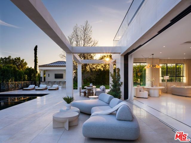 721 N Bonhill Road, Los Angeles CA: https://media.crmls.org/mediaz/08b2c034-6004-479e-851d-5d8322a79e71.jpg