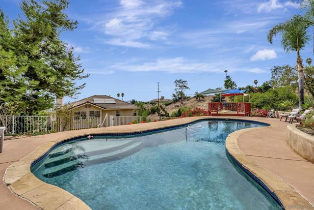 2106 Zachary Gln, Escondido CA: https://media.crmls.org/mediaz/08b33806-588b-4198-8ea4-3493998044f0.jpg