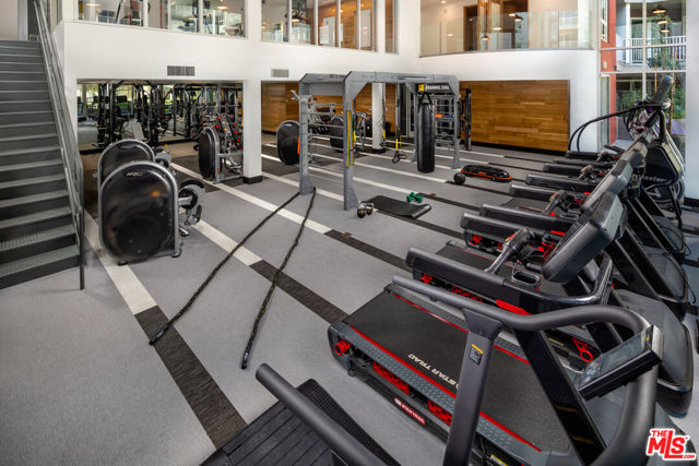 750 S Oxford Avenue, Los Angeles CA: https://media.crmls.org/mediaz/08b3e216-7450-4b45-93d2-d2d78237ae36.jpg