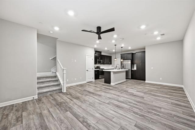 Detail Gallery Image 7 of 32 For 1118 Delpy View, Vista,  CA 92084 - 3 Beds | 2/1 Baths