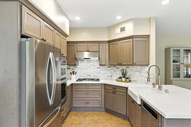 12224 Mulholland Ct, San Diego CA: https://media.crmls.org/mediaz/08b5be10-ee82-4042-80ac-5612b73bcff7.jpg