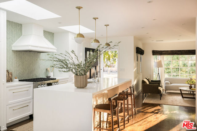 4046 Wasatch Avenue, Los Angeles CA: https://media.crmls.org/mediaz/08b6ac25-6a8d-49c6-8079-a2d97f0437da.jpg