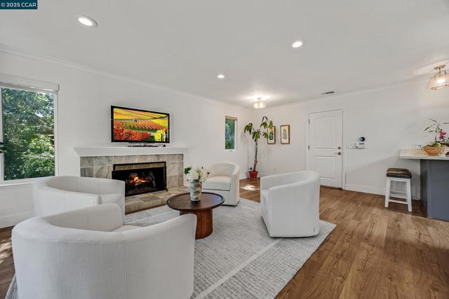 14 Saint Louis Ln, Pleasant Hill CA: https://media.crmls.org/mediaz/08b6b92b-0e37-485e-aa9c-56cb00123a78.jpg