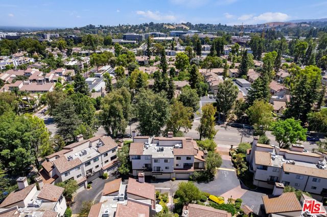 5757 Owensmouth Avenue, Woodland Hills CA: https://media.crmls.org/mediaz/08b6f852-76f7-40ef-bad3-23de6c81142b.jpg