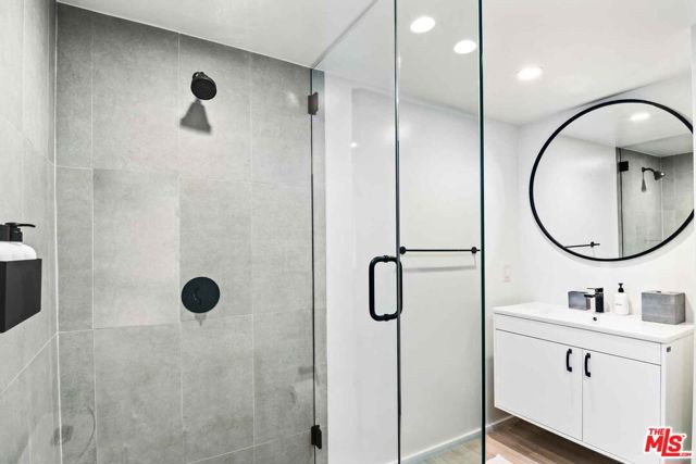27120 Sea Vista Drive, Malibu CA: https://media.crmls.org/mediaz/08b76b72-166f-403d-8983-391481957d1f.jpg