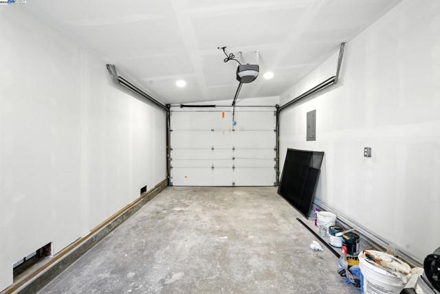 36686 Charles St, Newark CA: https://media.crmls.org/mediaz/08b7ae66-ec13-44b1-8f46-1a425bf867a8.jpg
