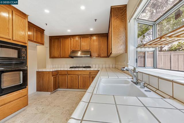 32 Shoal Dr, Vallejo CA: https://media.crmls.org/mediaz/08b7c4ff-80e2-4819-ad71-daf82462e71b.jpg