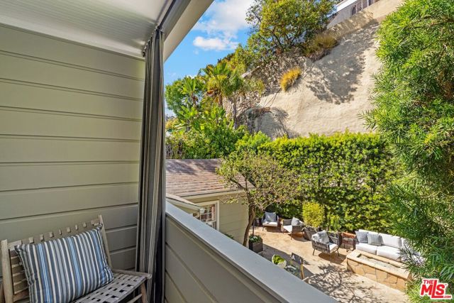 8023 Hemet Place, Los Angeles CA: https://media.crmls.org/mediaz/08b7e811-0b5a-48aa-baf4-7240d29977b3.jpg