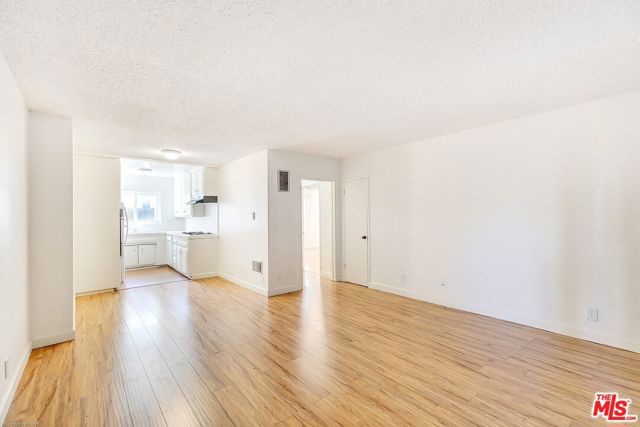 2332 S Beverly Glen Boulevard, Los Angeles CA: https://media.crmls.org/mediaz/08b84896-6fe5-4060-9c56-1dd01dd640e1.jpg